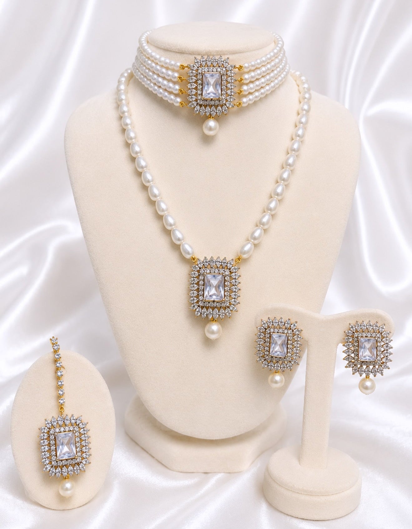 Ashnoor Necklace Set