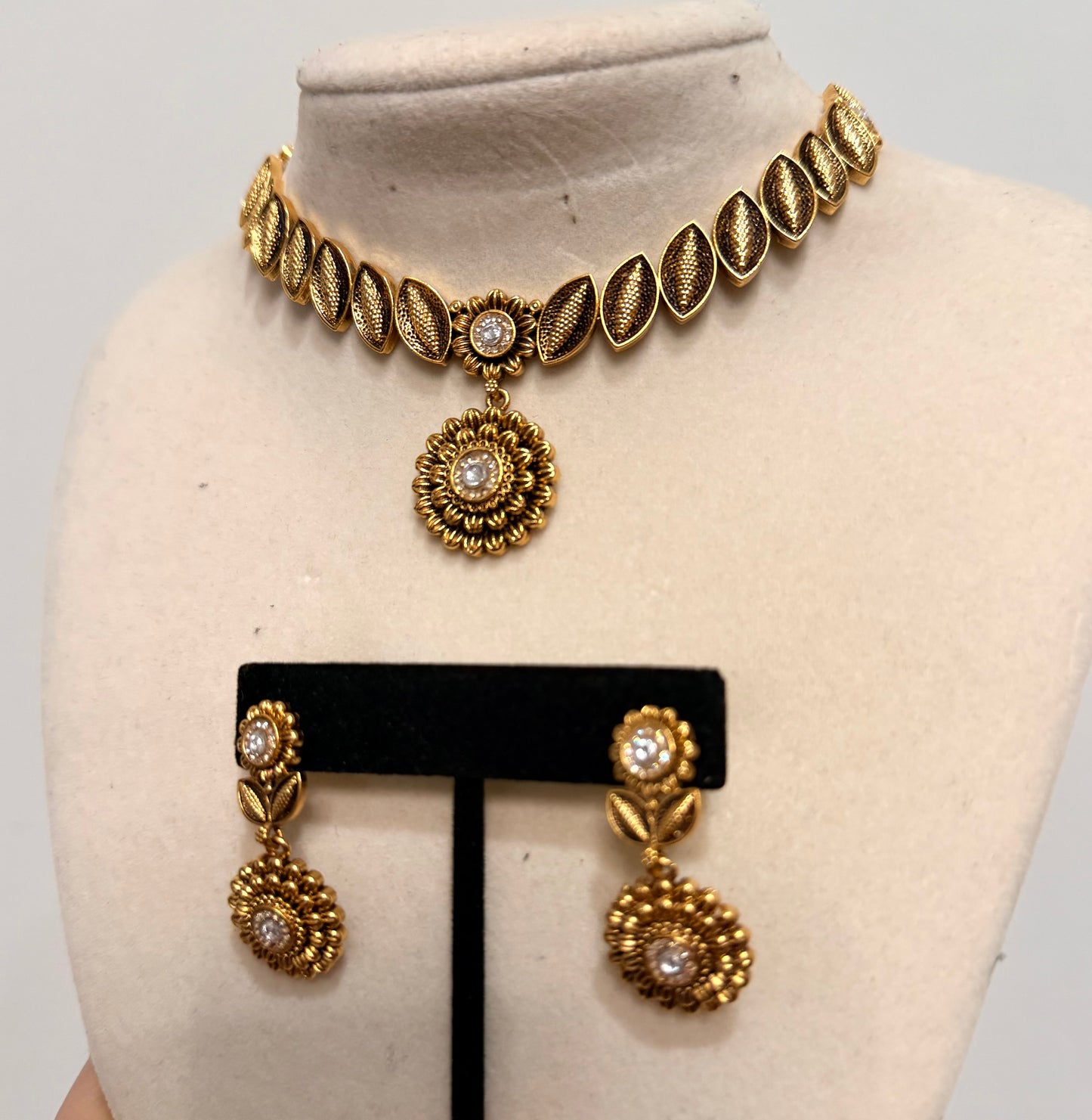 Antique Gold Plated Lightweight Necklace Set