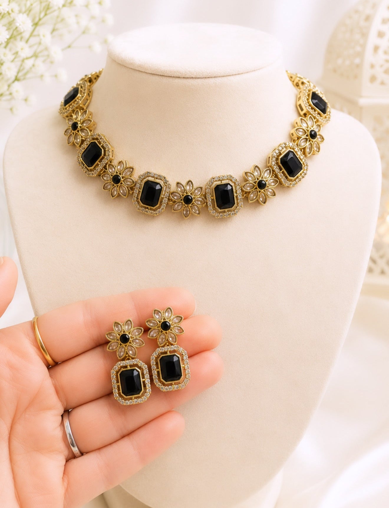 Sunidhi Necklace Set