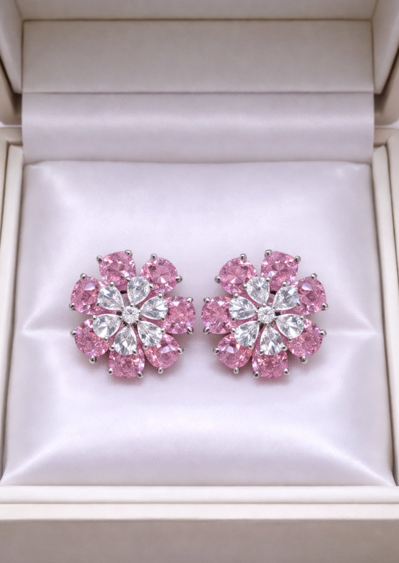 Noor VVS Clarity Earrings Studs