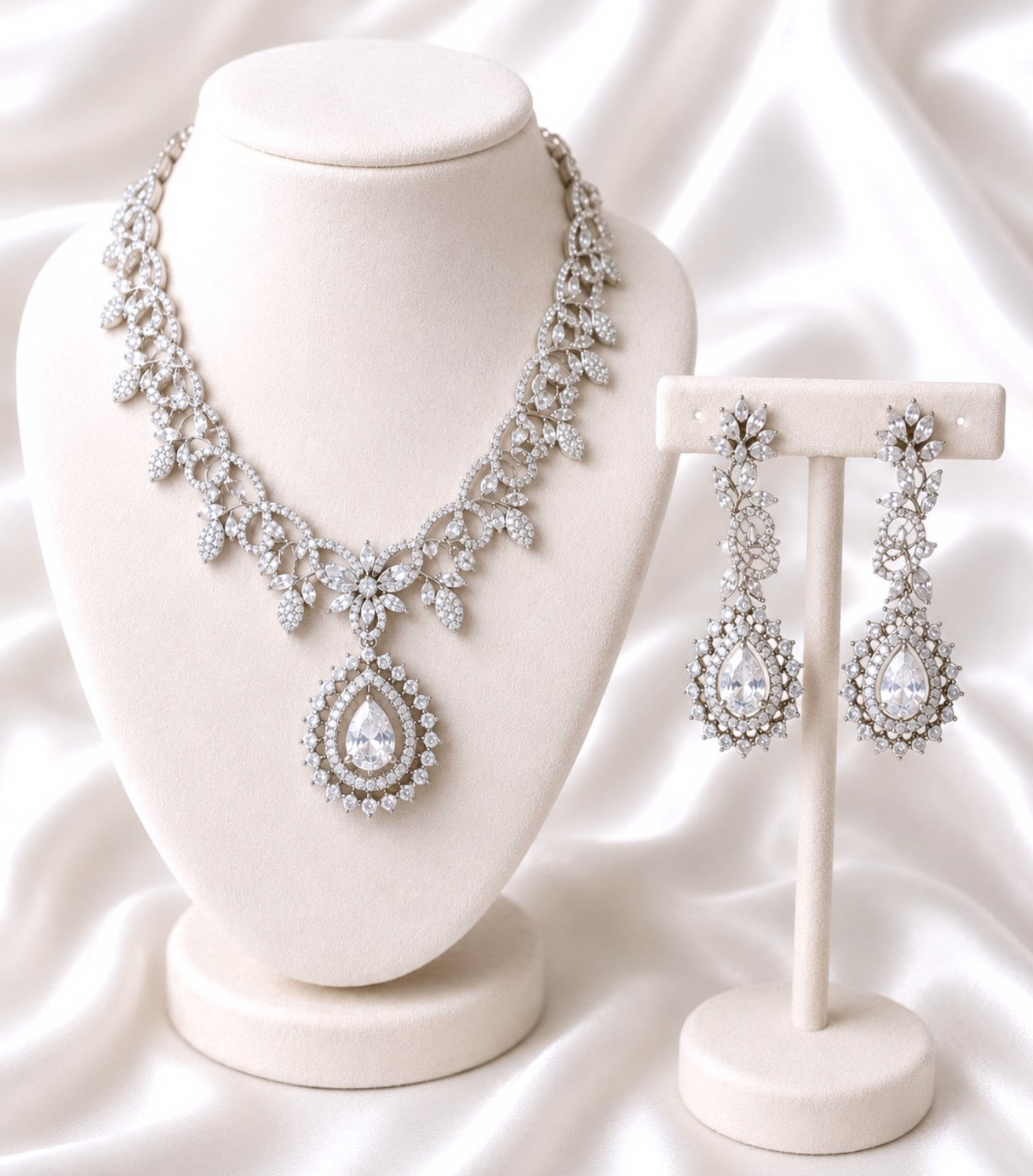 Heena Necklace Set