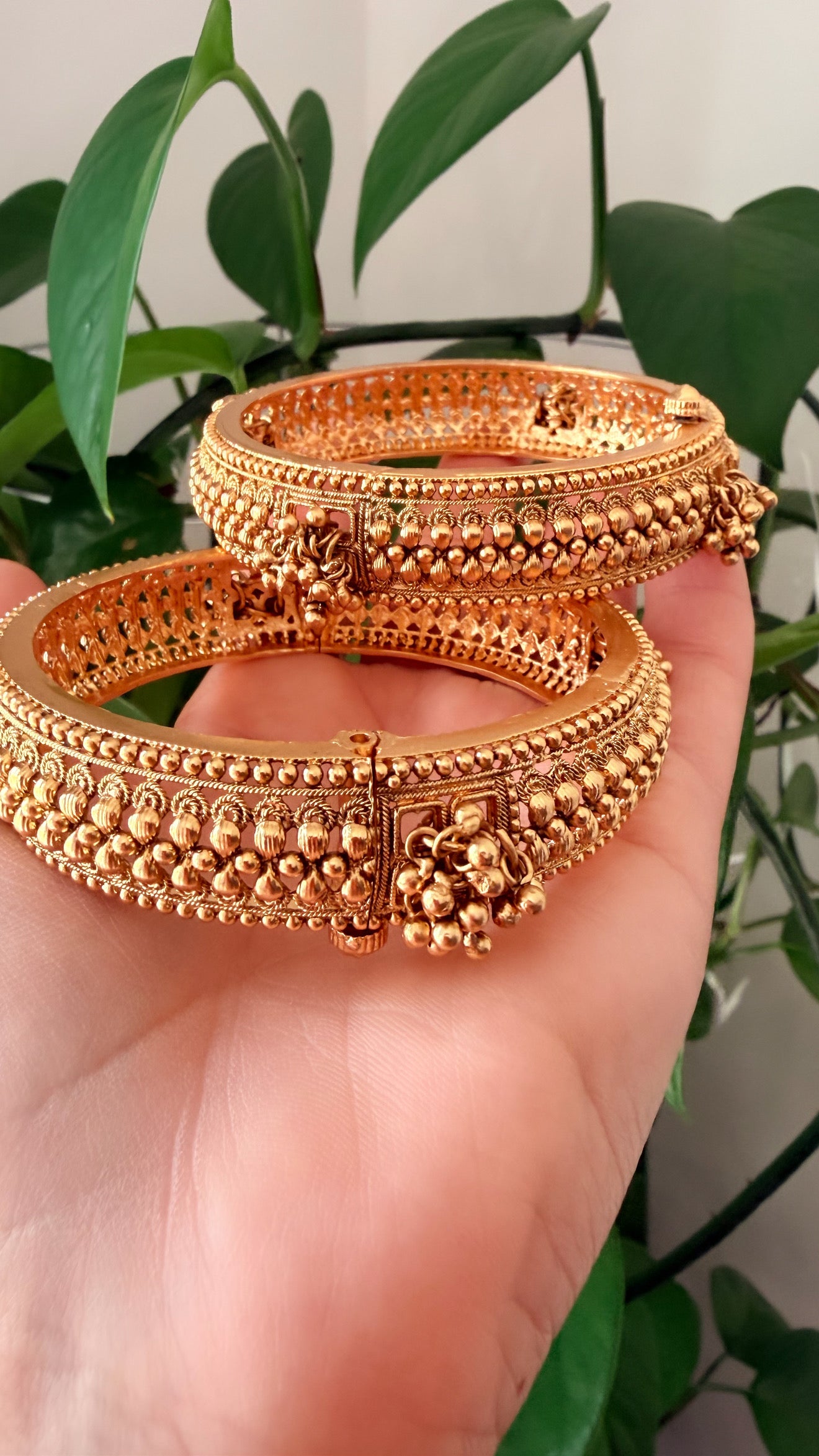 Shruti Gold Plated Premium Bangle Set