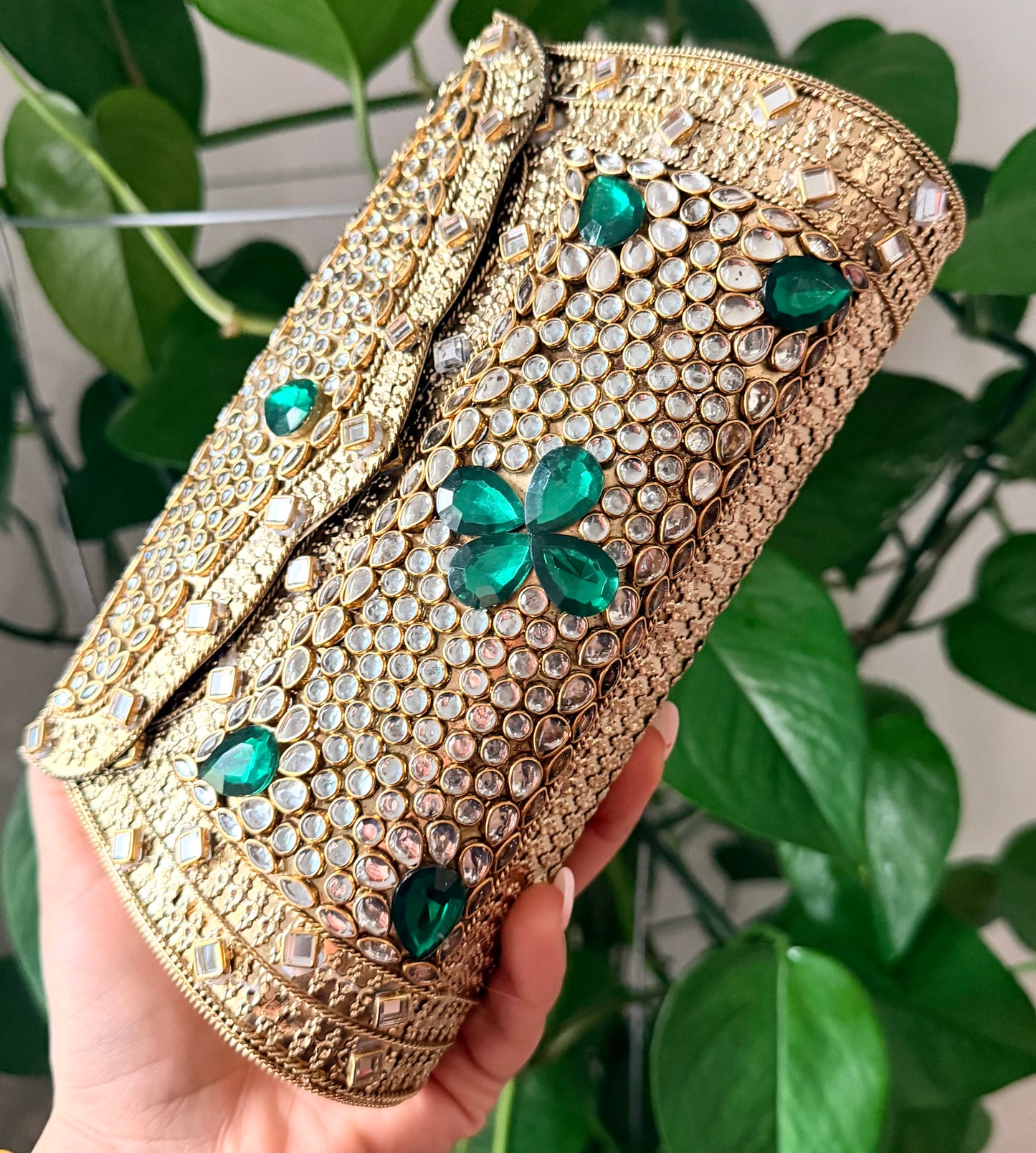 Naina Big Kundan Clutch