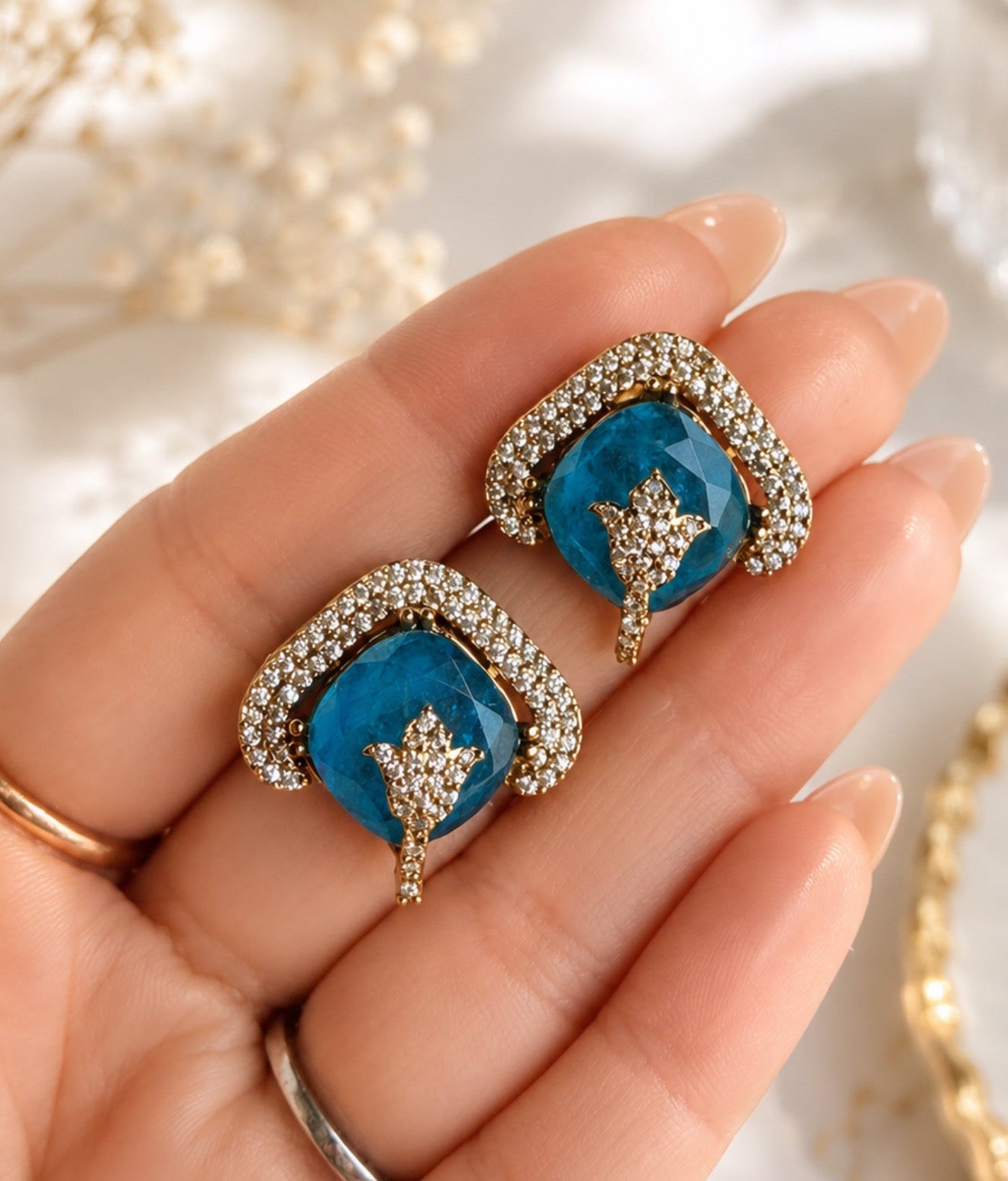 Avneet Studs