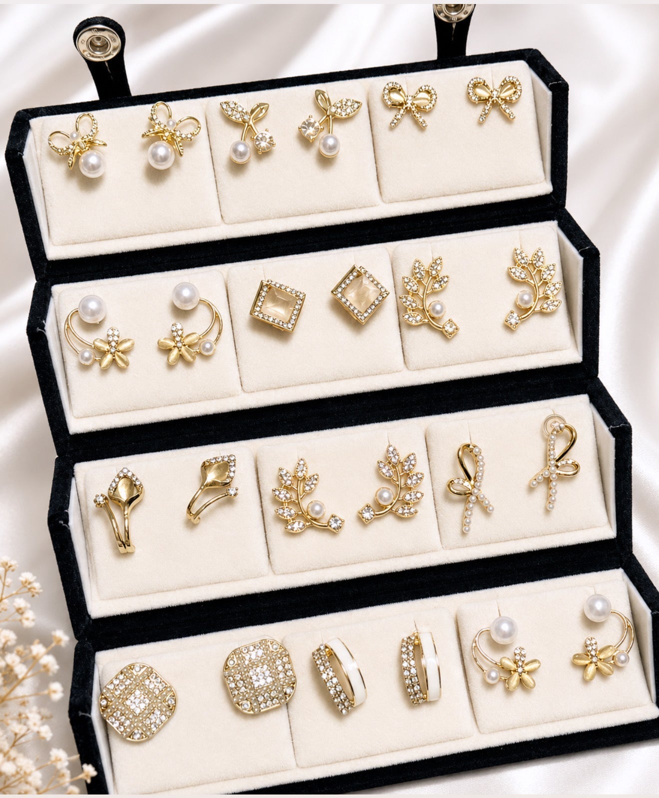 Noor Earrings Box With Travel Case Included