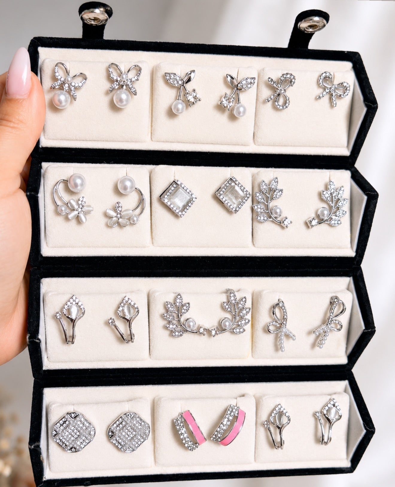 Noor Earrings Box With Travel Case Included