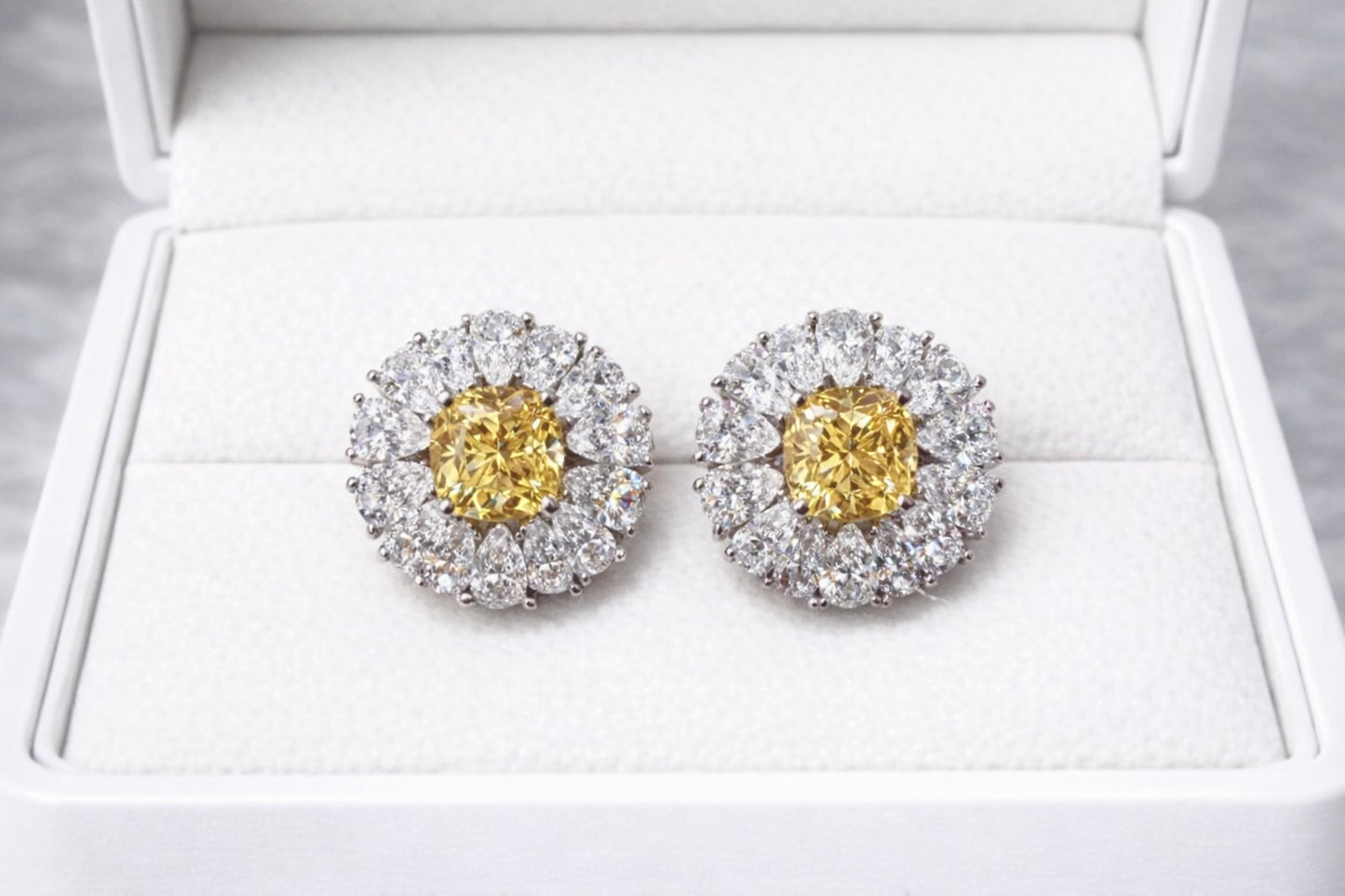 VVS Clarity WG Earring Studs