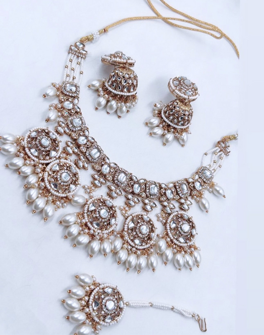 White Gold and Pearl Necklace set