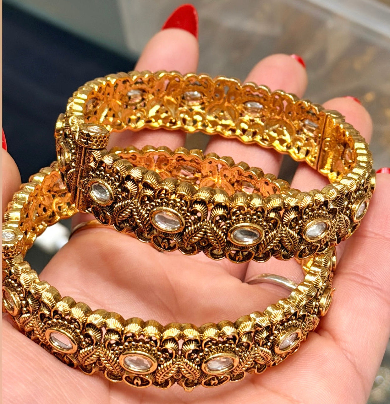 Mandy Tyaani Kundan Premium Bangle Set