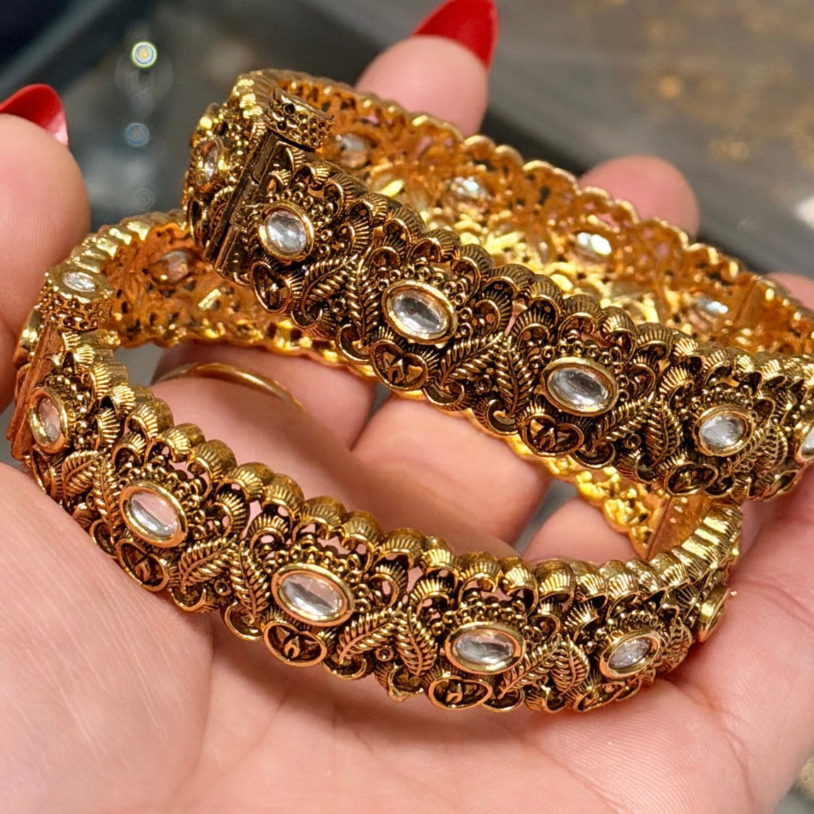 Mandy Tyaani Kundan Premium Bangle Set