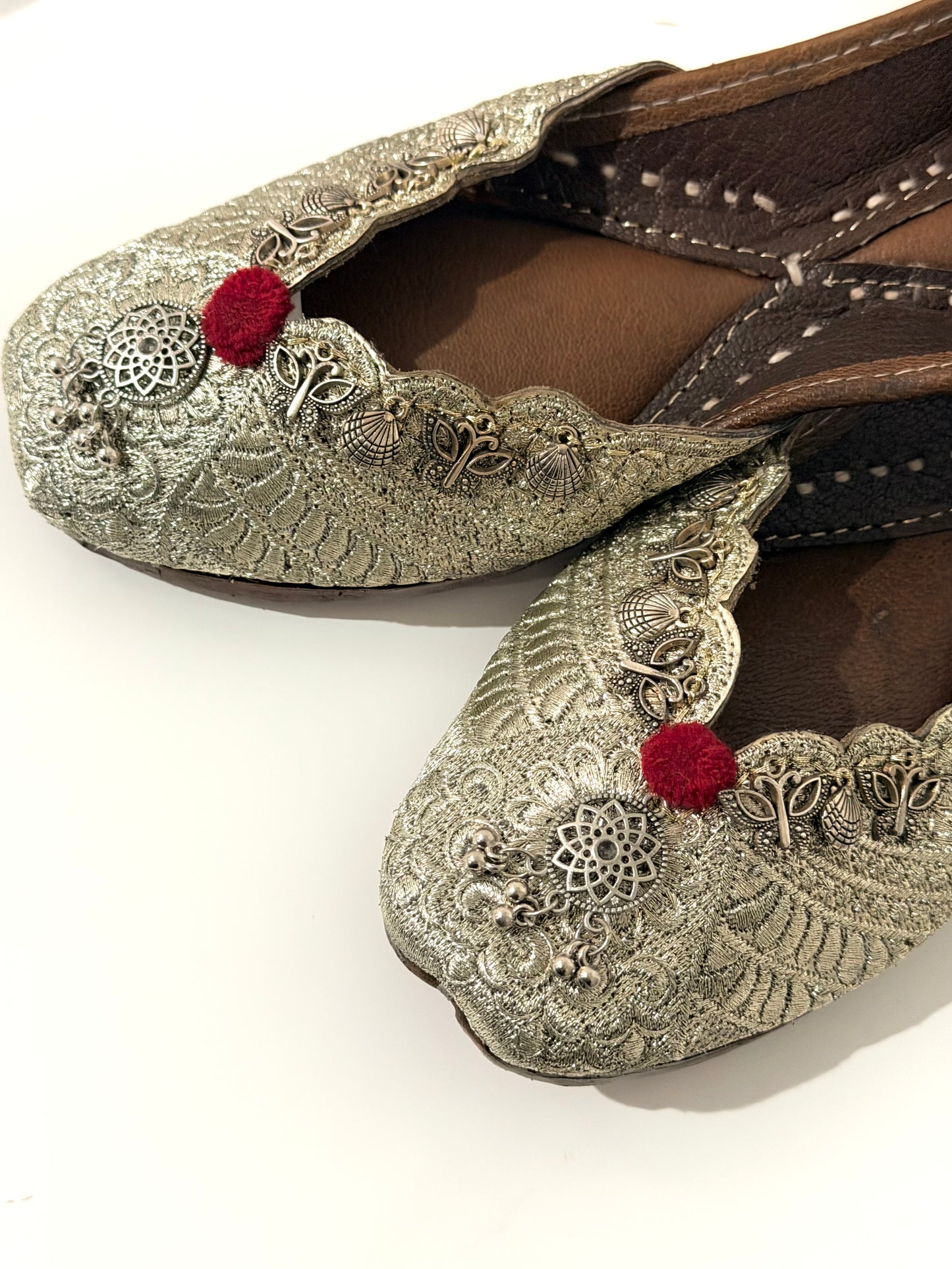 Zeenat Kashmiri Style Punjabi Jutti