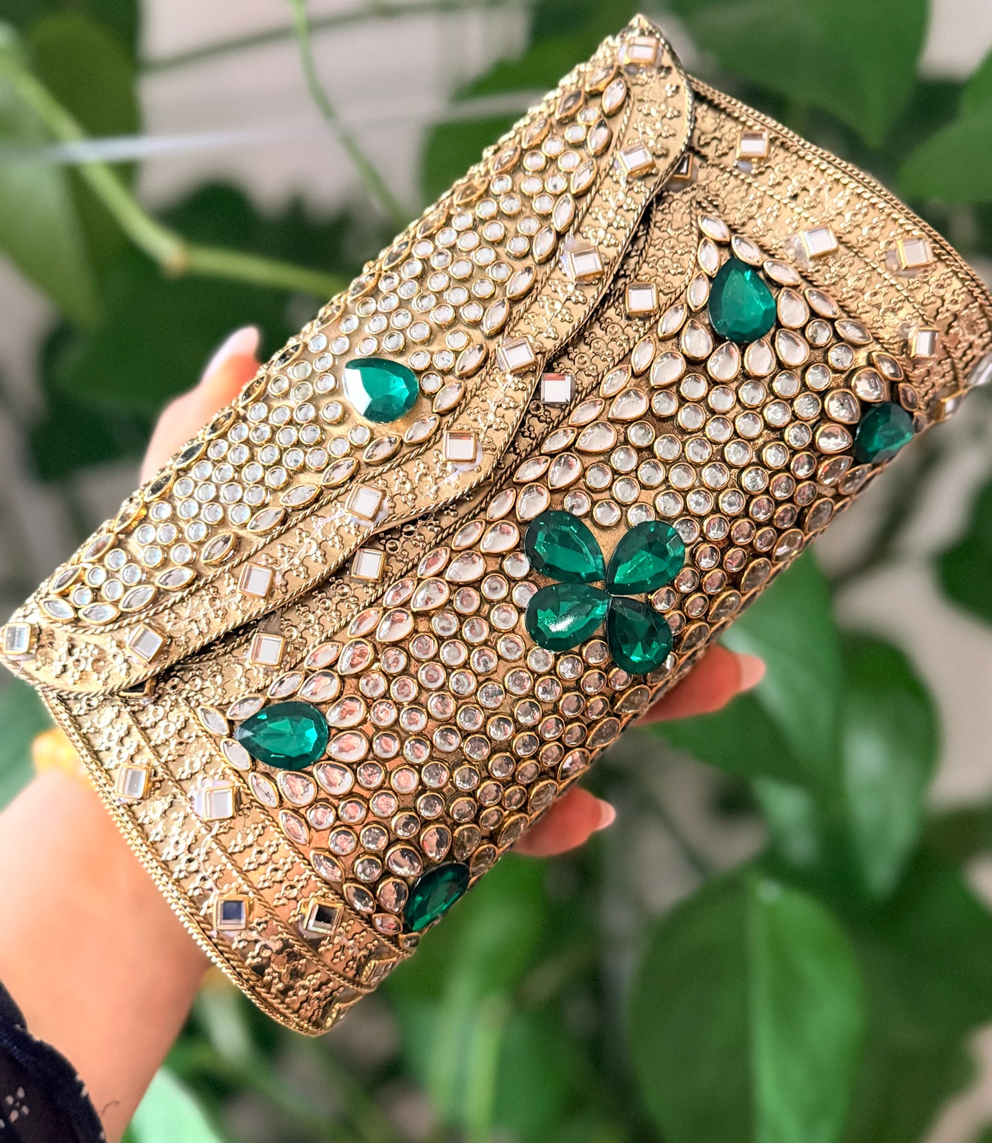Naina Big Kundan Clutch