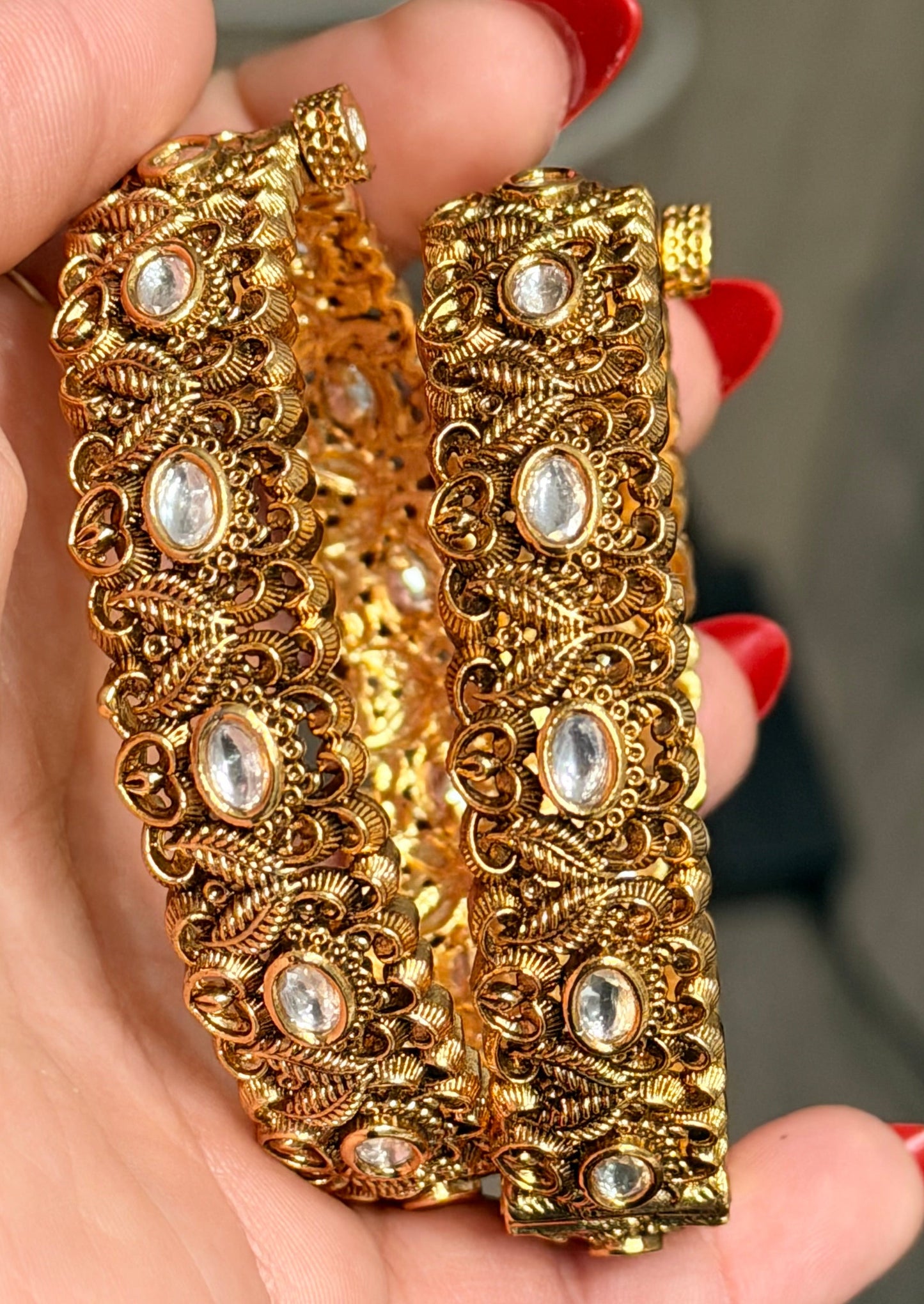 Mandy Tyaani Kundan Premium Bangle Set