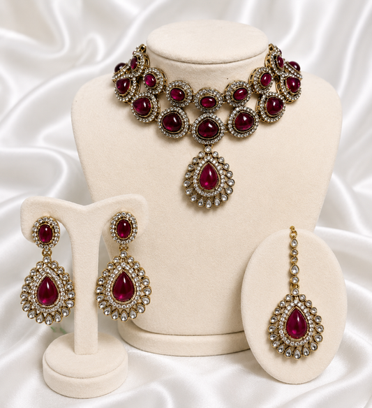 Ashnoor Necklace Set