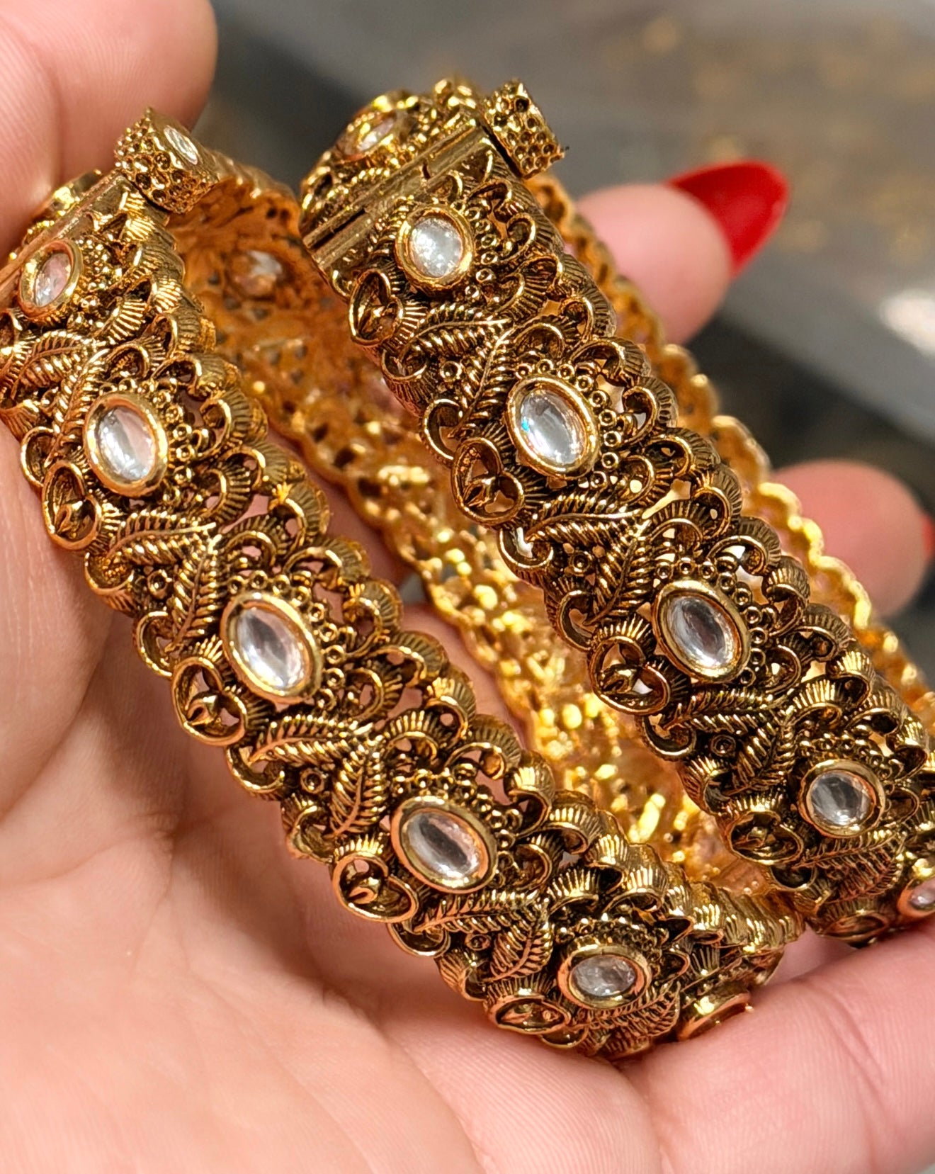 Mandy Tyaani Kundan Premium Bangle Set