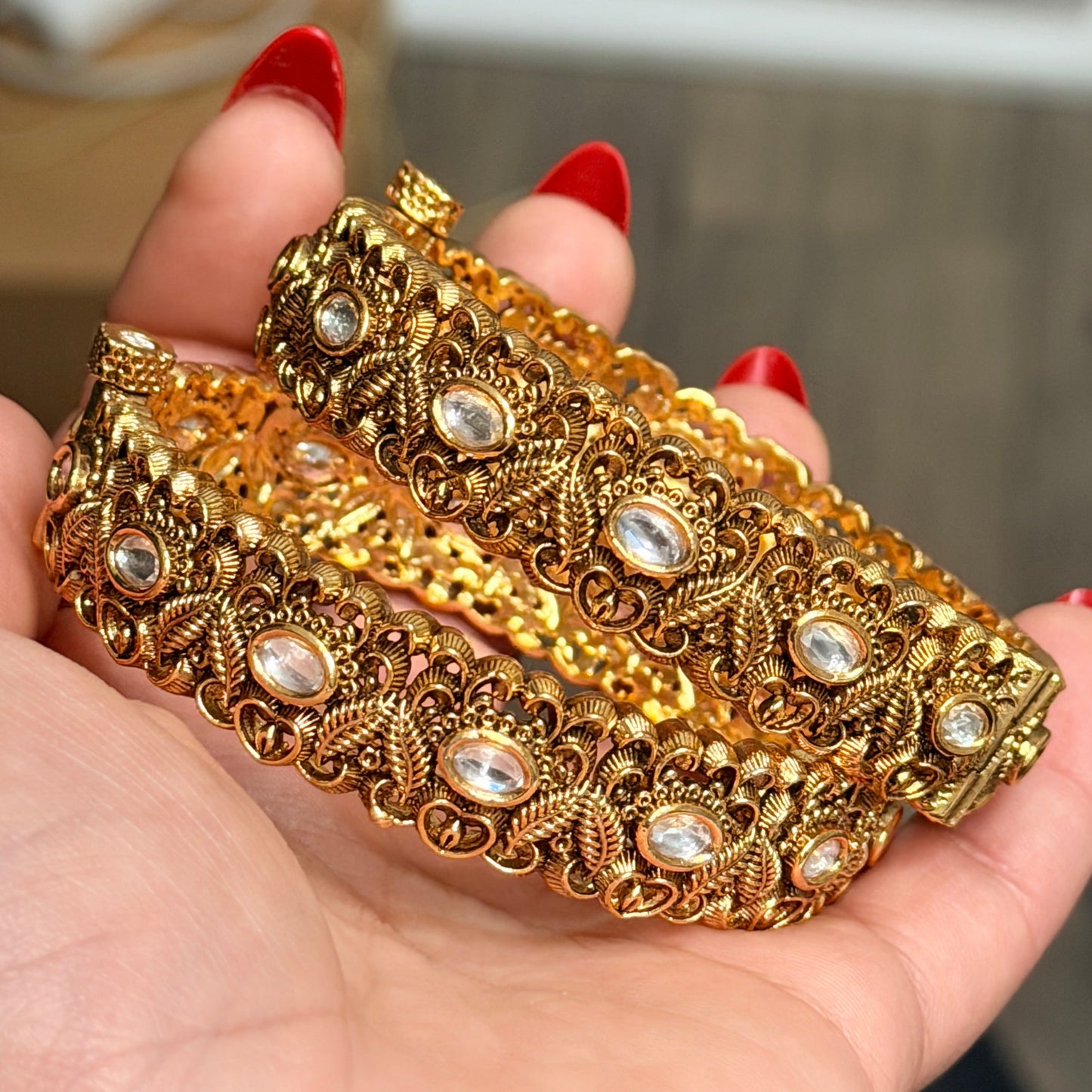 Mandy Tyaani Kundan Premium Bangle Set