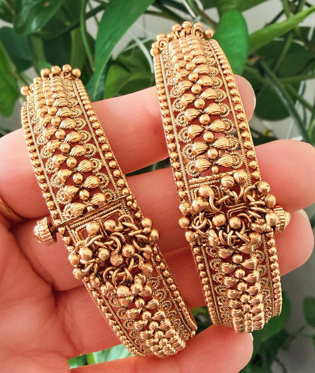 Shruti Gold Plated Premium Bangle Set