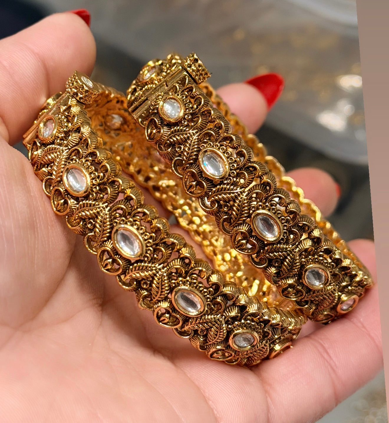 Mandy Tyaani Kundan Premium Bangle Set
