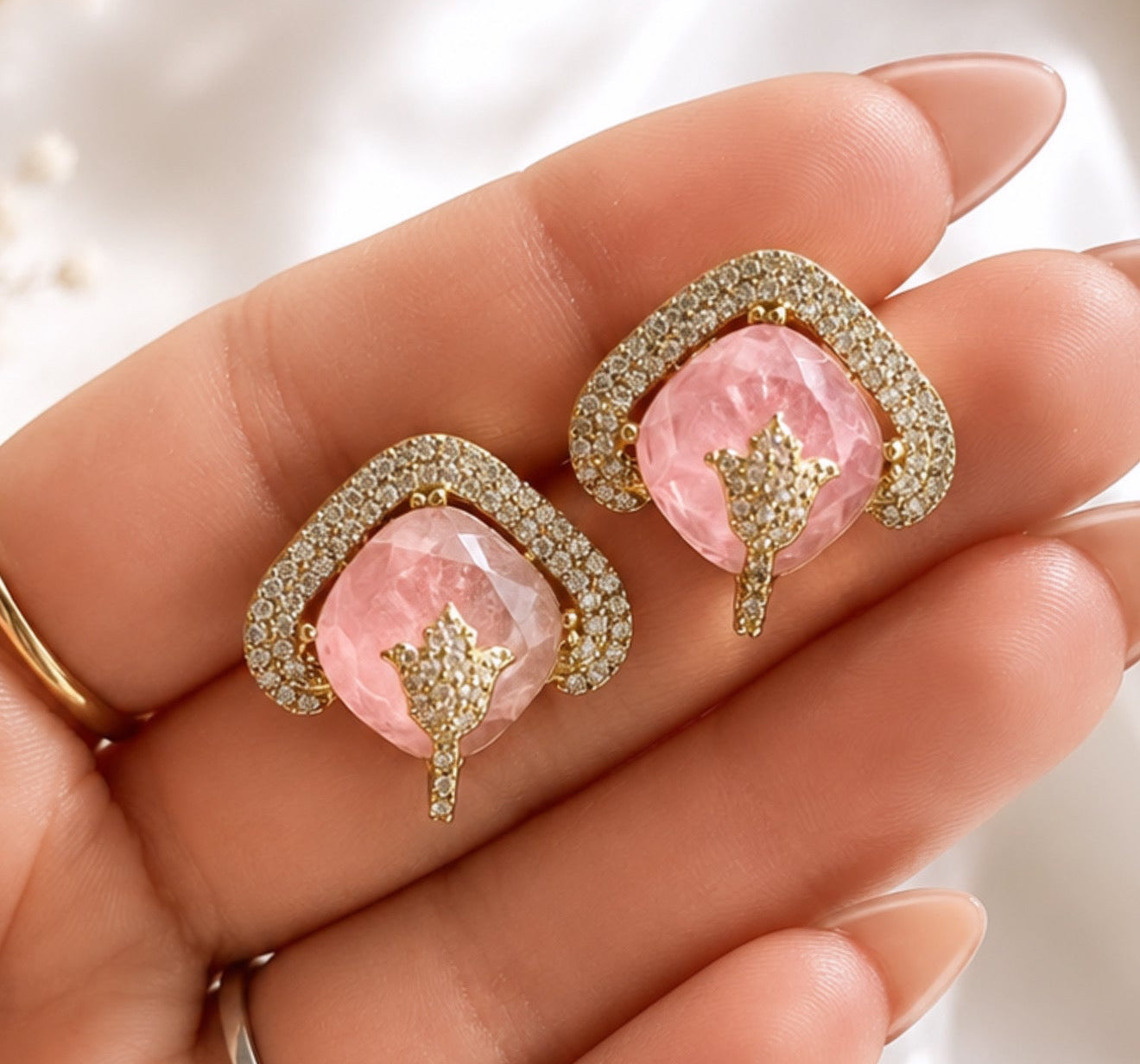 Avneet Studs