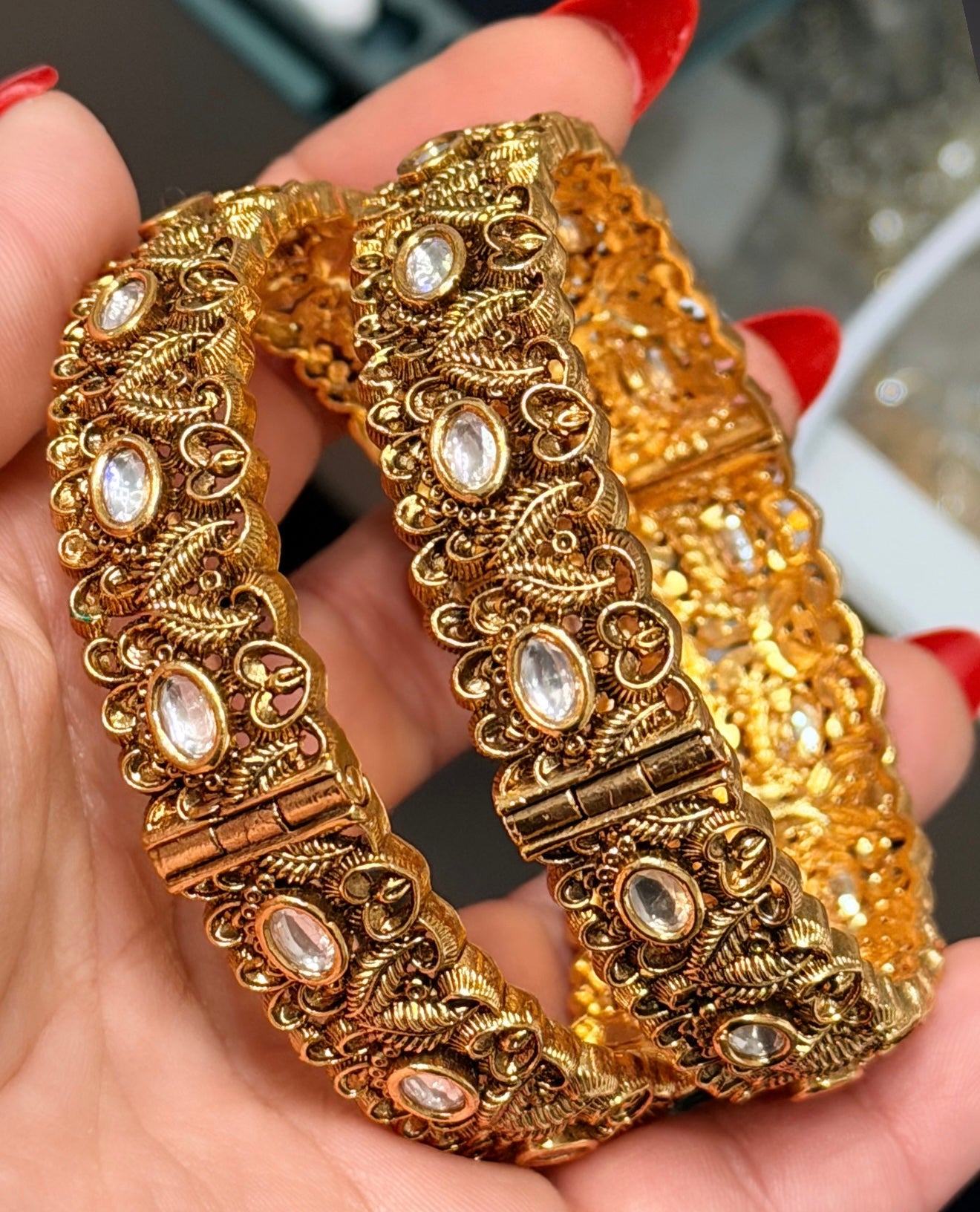 Mandy Tyaani Kundan Premium Bangle Set