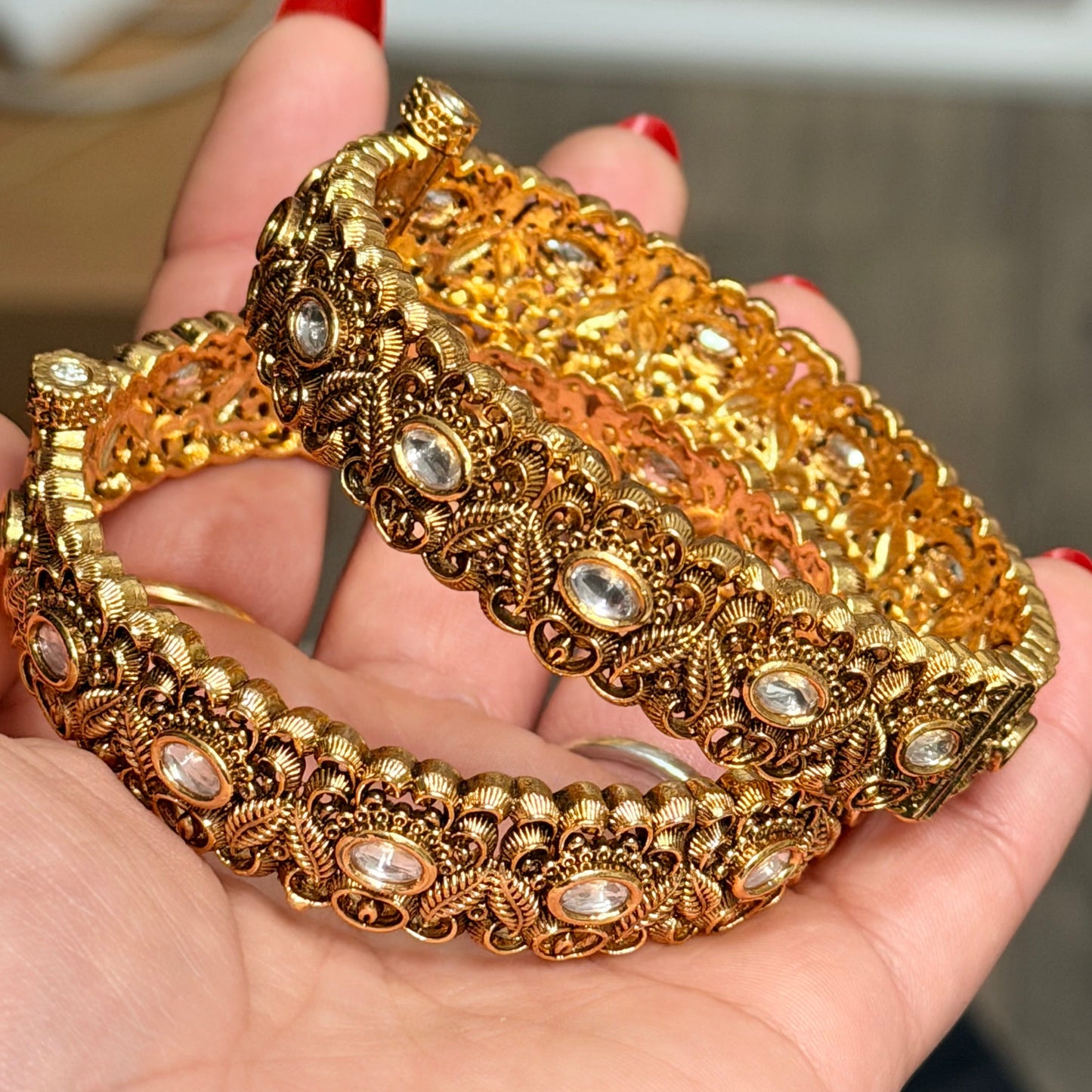 Mandy Tyaani Kundan Premium Bangle Set
