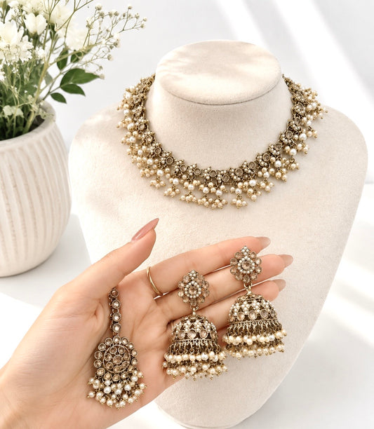 Lightweight Necklace Set With Jhumkis