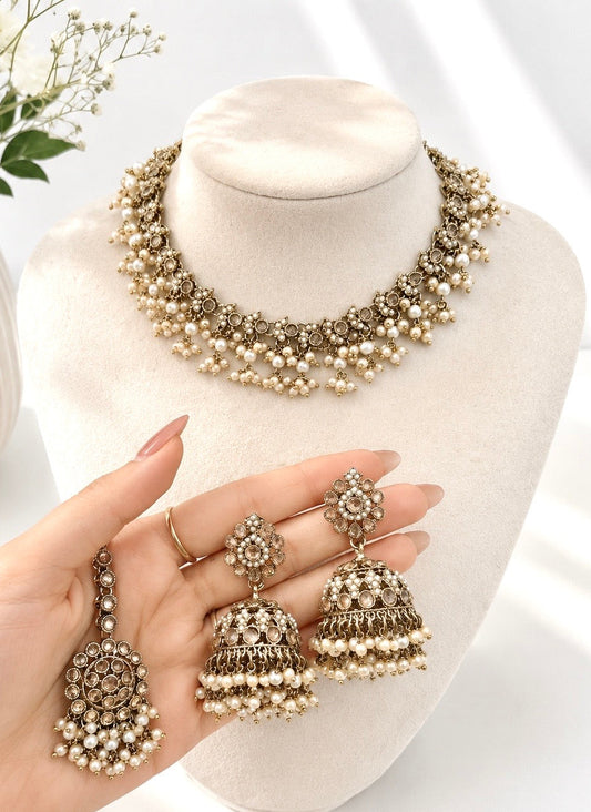 Lightweight Necklace Set With Jhumkis