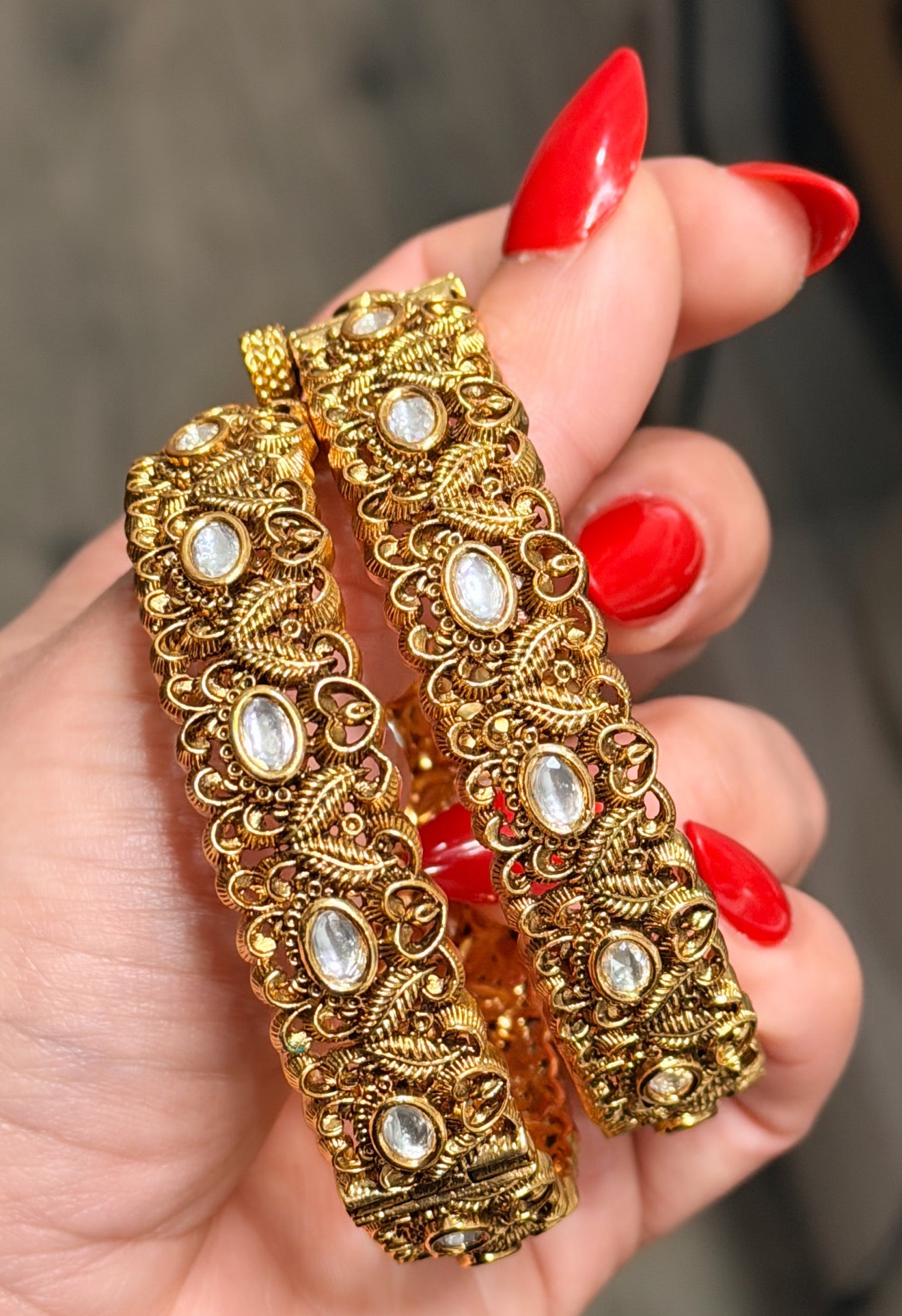 Mandy Tyaani Kundan Premium Bangle Set