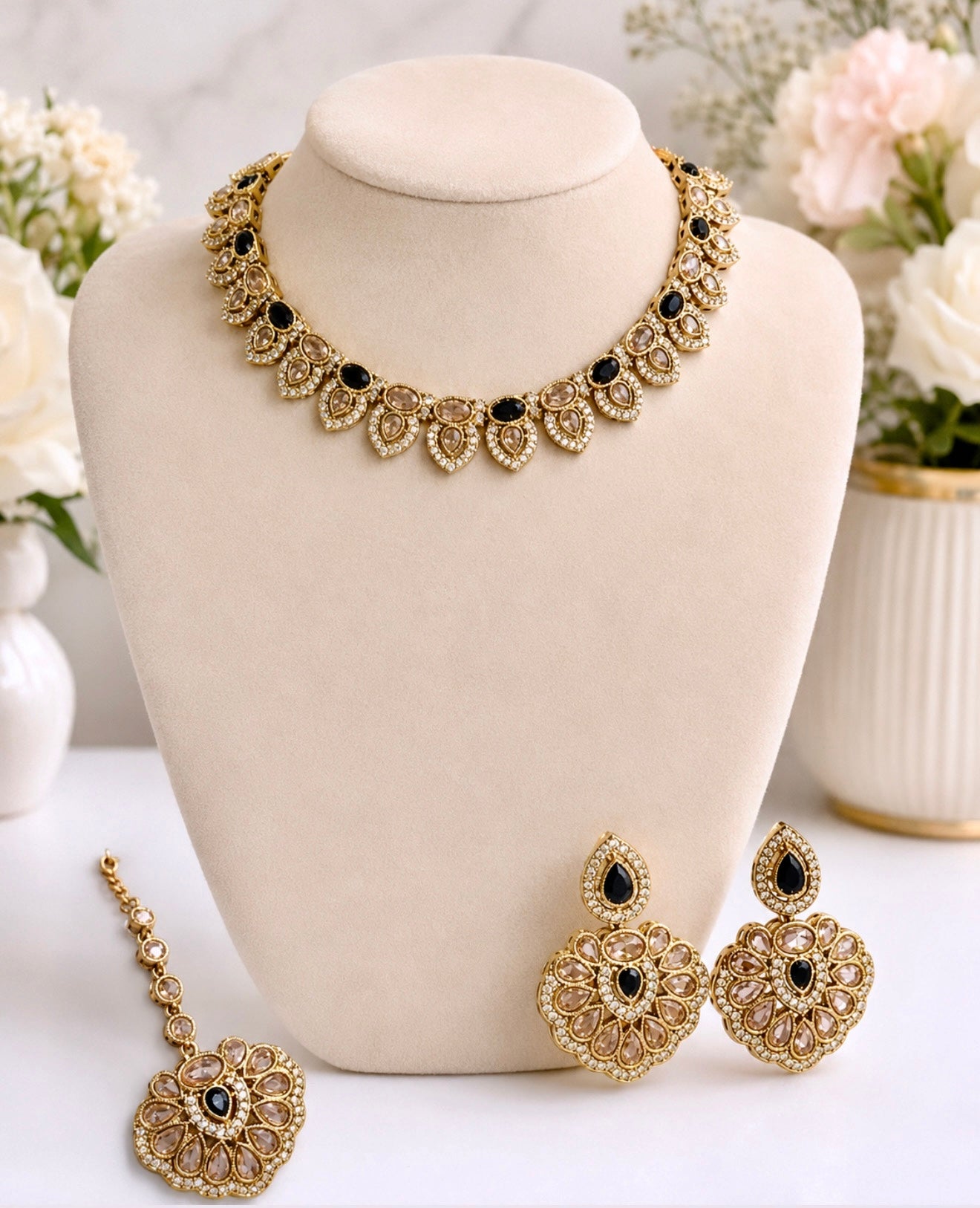Bani Lightweight Necklace Set