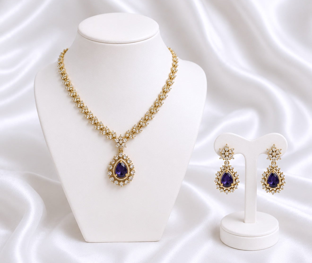 Nia Necklace Set