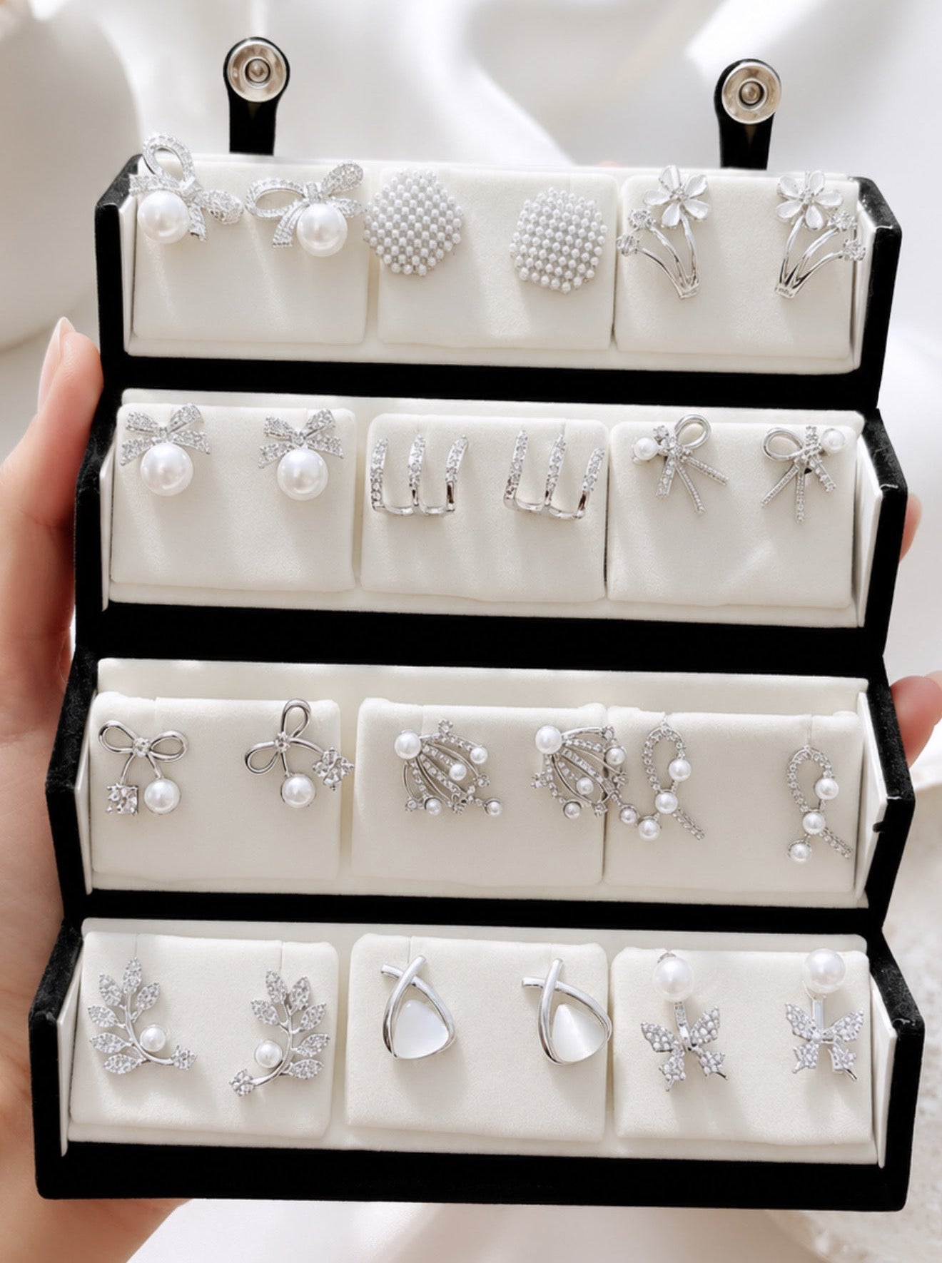 Noor Earrings Box With Travel Case Included