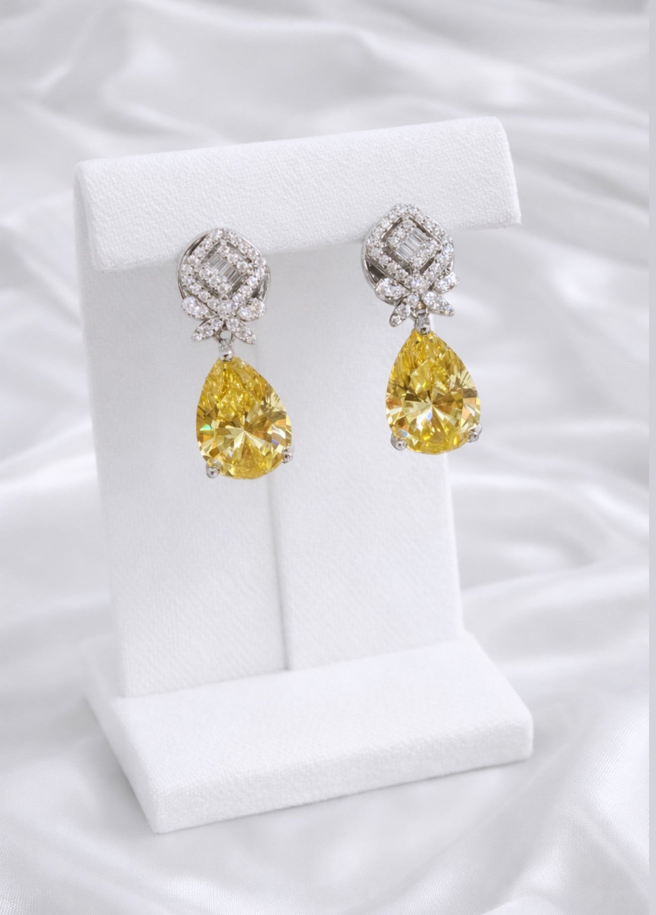 Mina VVS Clarity Studs